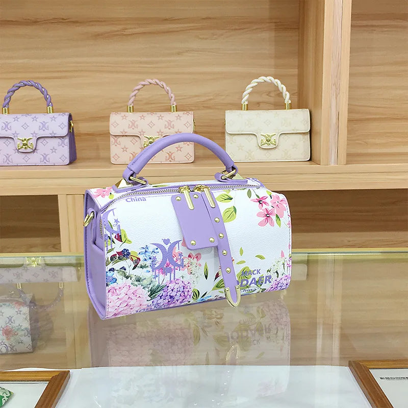 Borsa Boston Chic Urbana alla Moda per Donna, Nuovo Stile 2025, Borsa a Tracolla con Motivi Floreali in Rilievo, Fodera in Poliestere