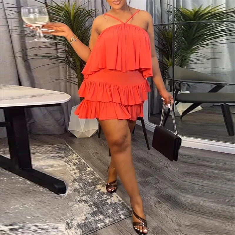 Completo coordinato due pezzi da donna con top a spalline sottili e minigonna, con volant a strati e arricciature slim, ideale per vacanze al mare