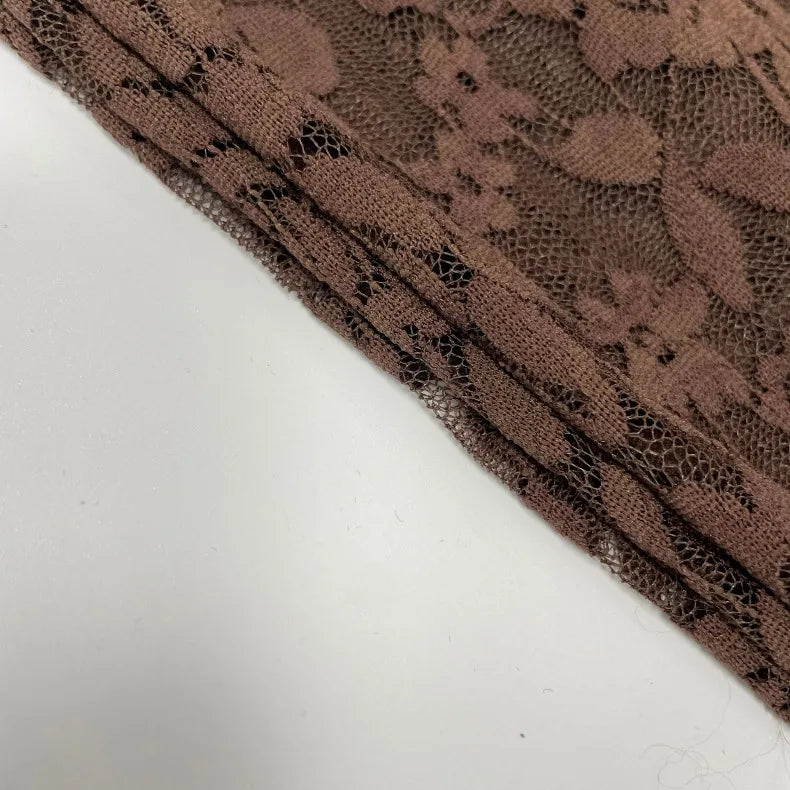 Abito lungo elegante da sera per damigella d'onore, sexy e alla moda, con scollo asimmetrico a spalla scoperta, in rete e con dettaglio avvolgente sui glutei.