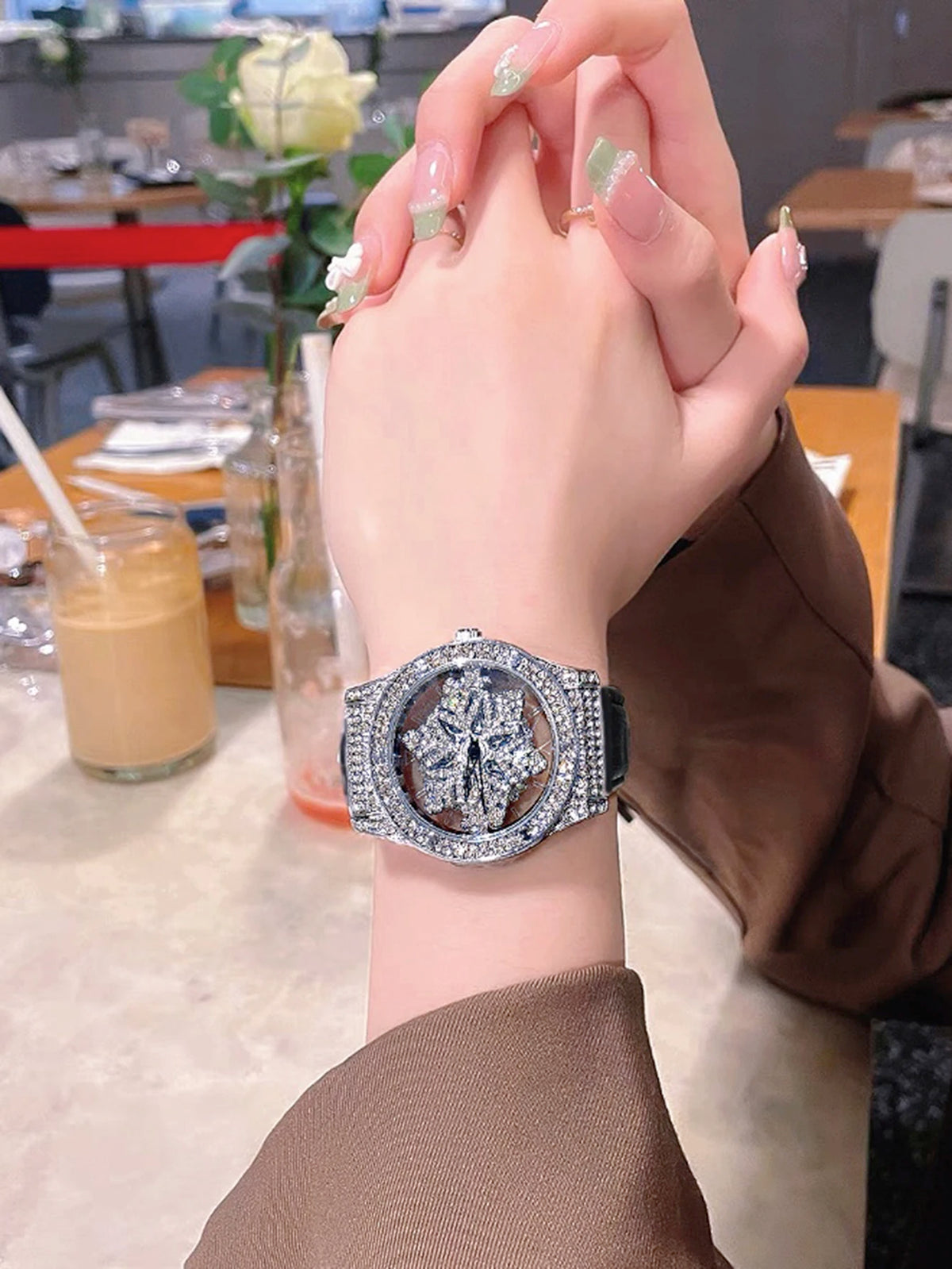 Orologio da donna alla moda, modello monoblocco, marca LSVTR, con applicazioni di strass, quadrante a tema cielo stellato girevole, motivo a fiocco di neve, impermeabile.