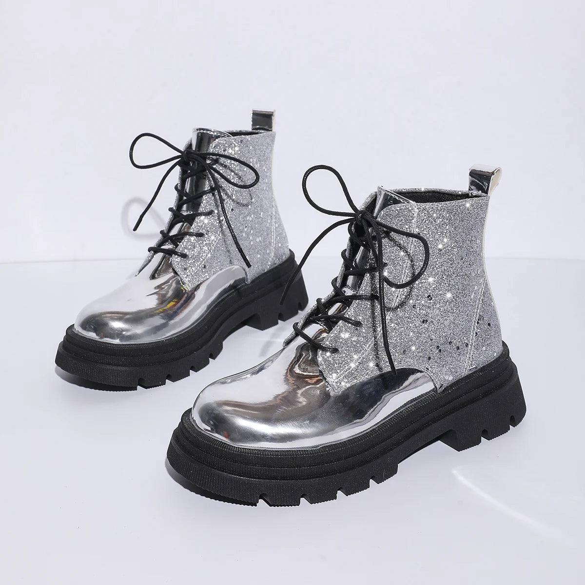 Scarpe da donna 2024 Stivali da donna alla moda argento lucido Stivali Chelsea casual e versatili Scarpe con plateau comode e calde