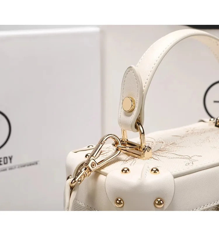 Mostra borsa elegante 2025 con motivo floreale in rilievo ideale per le feste serali da donna, anche una pratica tracolla per l'uso quotidiano