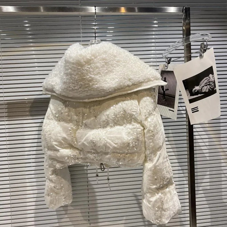 Giacca corta da ragazza alla moda in cotone invernale, con colletto spazzolato fatto a mano, ornata di paillettes e velluto