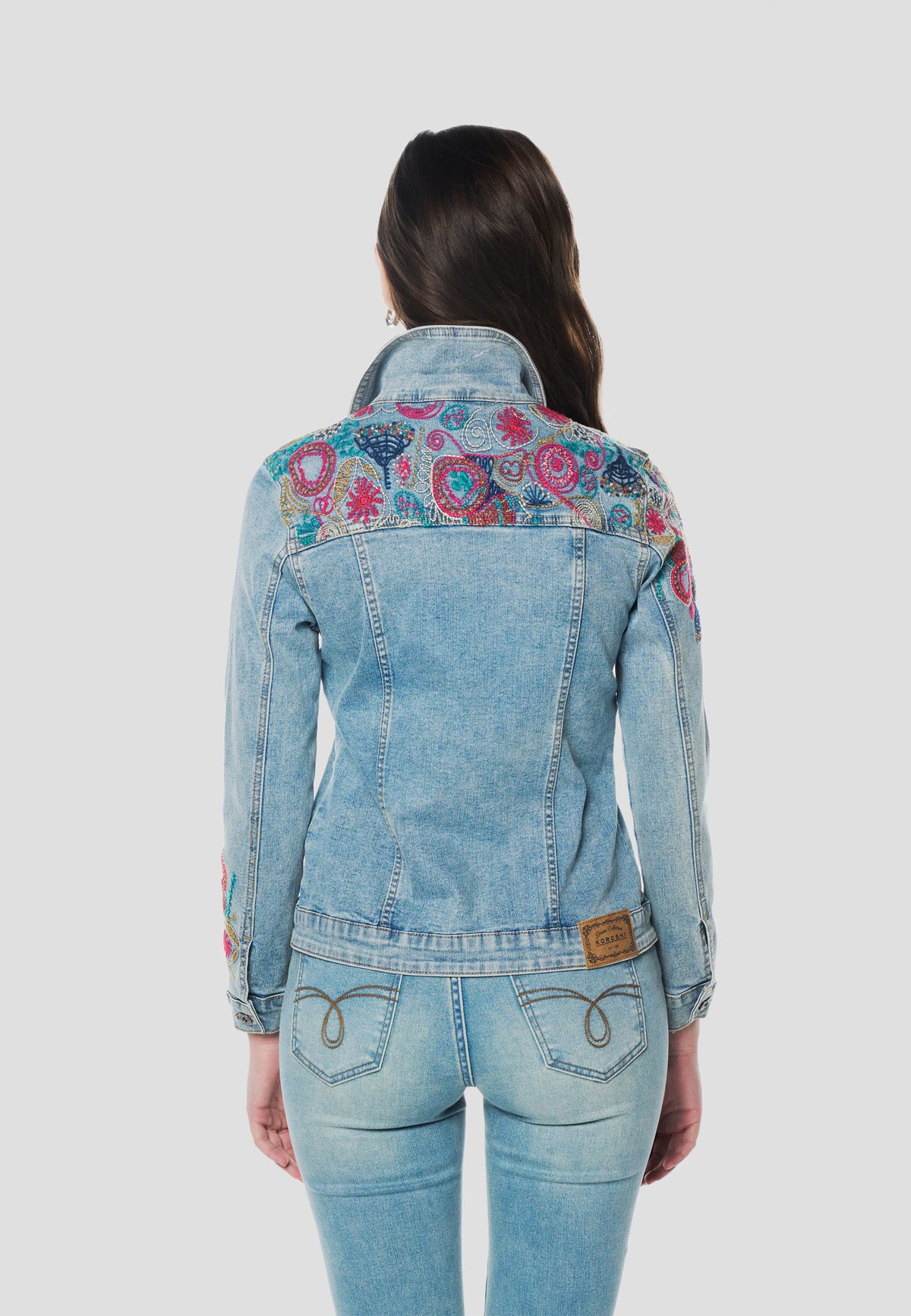 Giacca corta in denim da donna Koroshi ricamo floreale blu | Koroshi