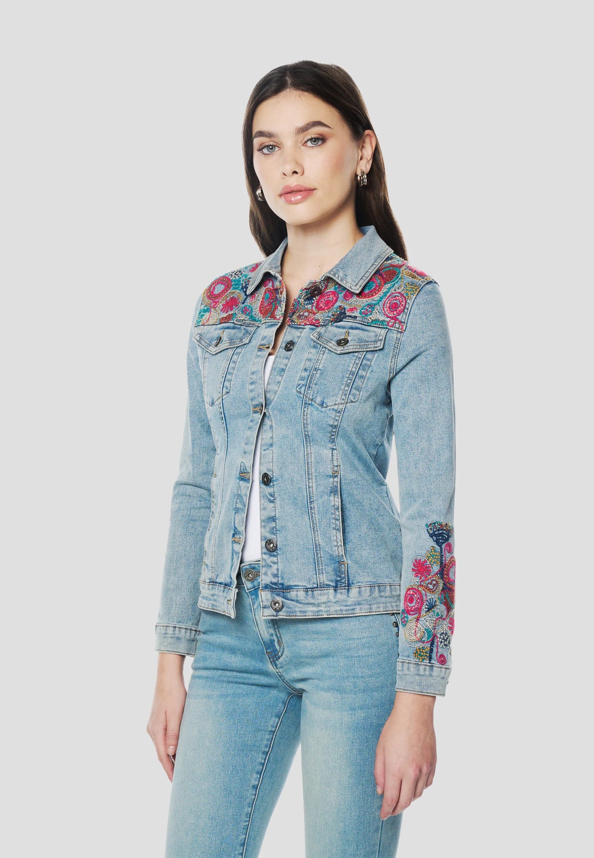 Giacca corta in denim da donna Koroshi ricamo floreale blu | Koroshi