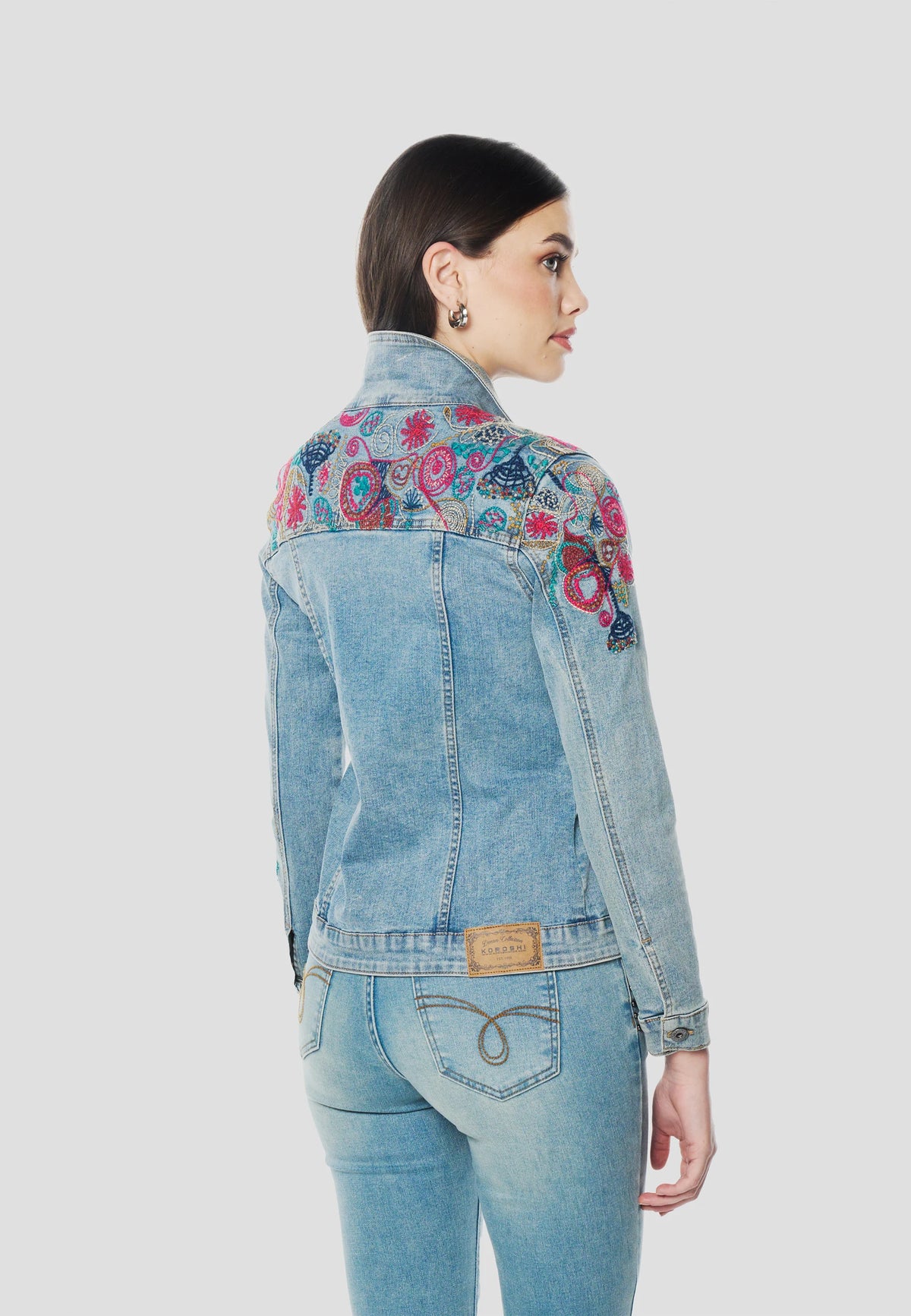 Giacca corta in denim da donna Koroshi ricamo floreale blu | Koroshi