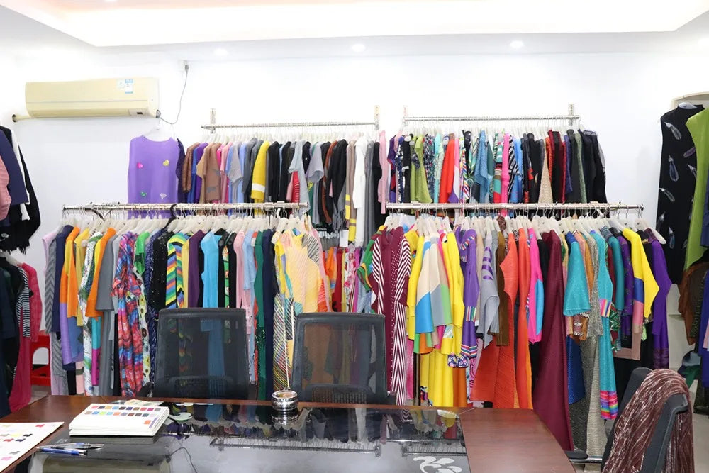 Pantaloni a vita alta a pieghe dritti larghi classici di design Miyake eleganti casual da donna primavera estate autunno disponibili