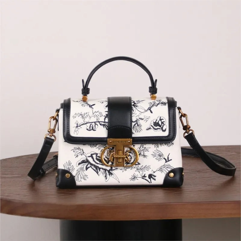 Borsa a tracolla da donna alla moda e di lusso leggero, novità autunno inverno 2026, con ricamo retrò e texture di alta qualità.