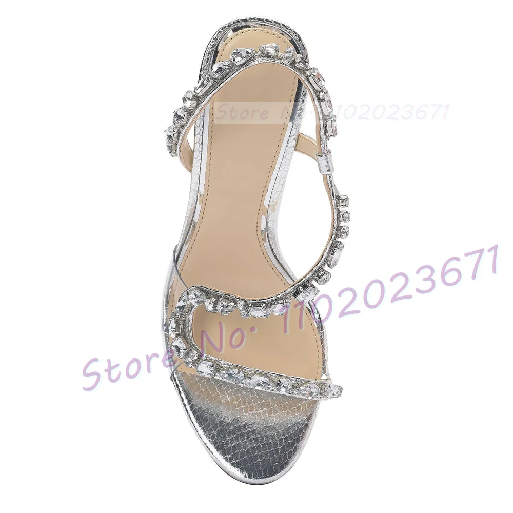 Sandali con cinturino incrociato in cristallo rosso Sandali da donna con motivo serpente Slingback Tacchi alti Scarpe dorate Sandali eleganti scintillanti da festa casual da donna