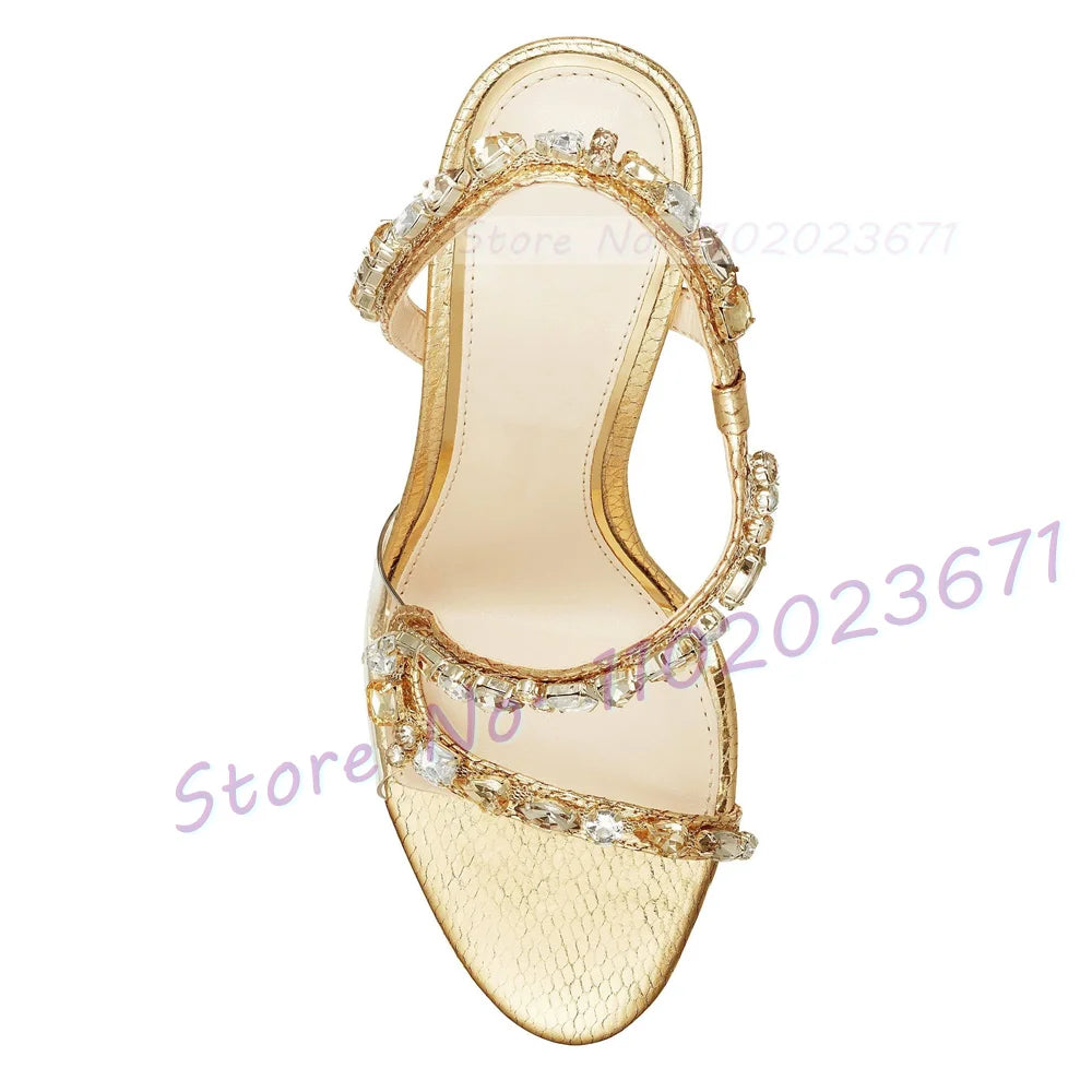 Sandali con cinturino incrociato in cristallo rosso Sandali da donna con motivo serpente Slingback Tacchi alti Scarpe dorate Sandali eleganti scintillanti da festa casual da donna