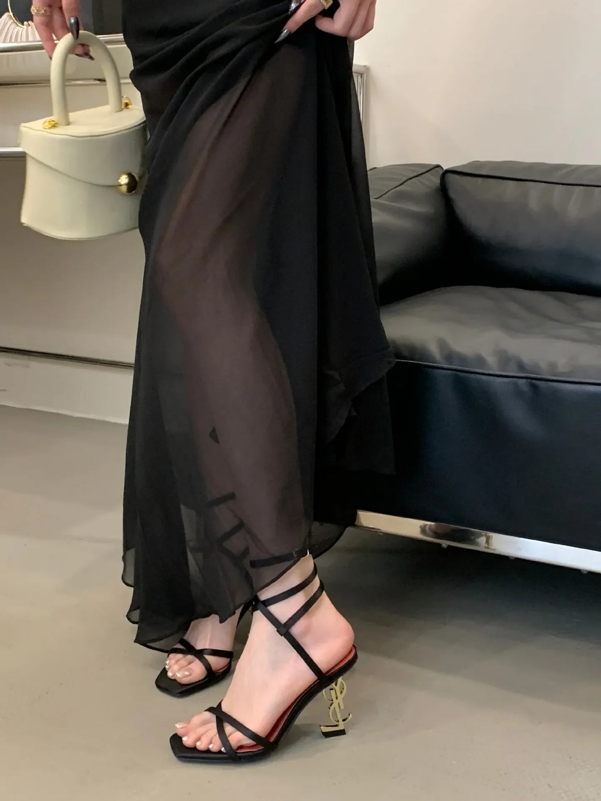 Eleganti sandali con tacco con lettera dorata, fascia incrociata, punta aperta, stile romano, tacchi alti, scarpe estive nuovo arrivo per le donne
