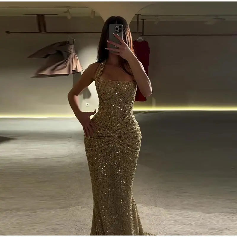 Abito da Sera a Sirena con Paillettes, Dorato, Aderente, Scintillante, con Vita Arricciata, Elegante e Chic per Feste Femminili 2026