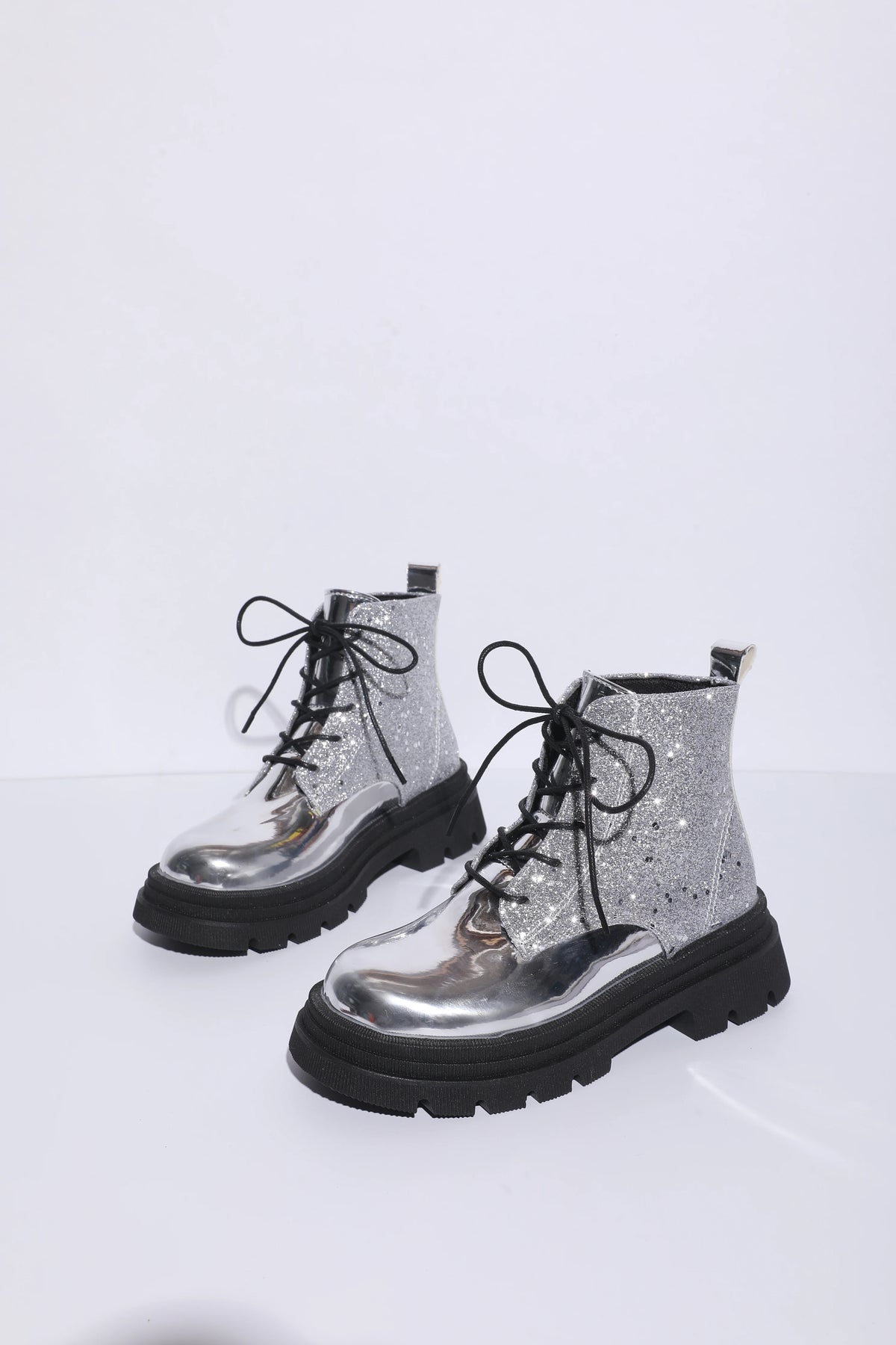 Scarpe da donna 2024 Stivali da donna alla moda argento lucido Stivali Chelsea casual e versatili Scarpe con plateau comode e calde