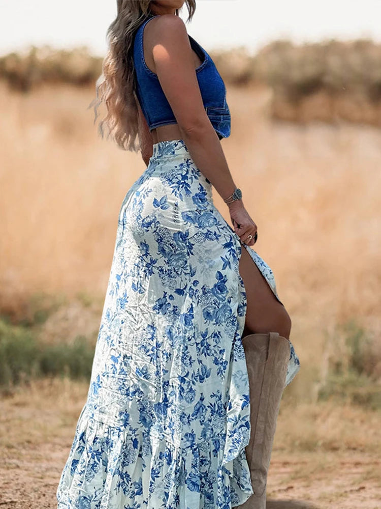 Gonna lunga floreale bianca blu da donna con spacco alto arricciato in stile bohémien occidentale, ideale per le gite estive