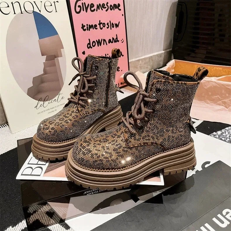 Stivali da donna invernali con stampa leopardata con lacci e strass stivaletti corti antiscivolo con piattaforma alla moda all'aperto stivali da cavaliere Botas Mujer