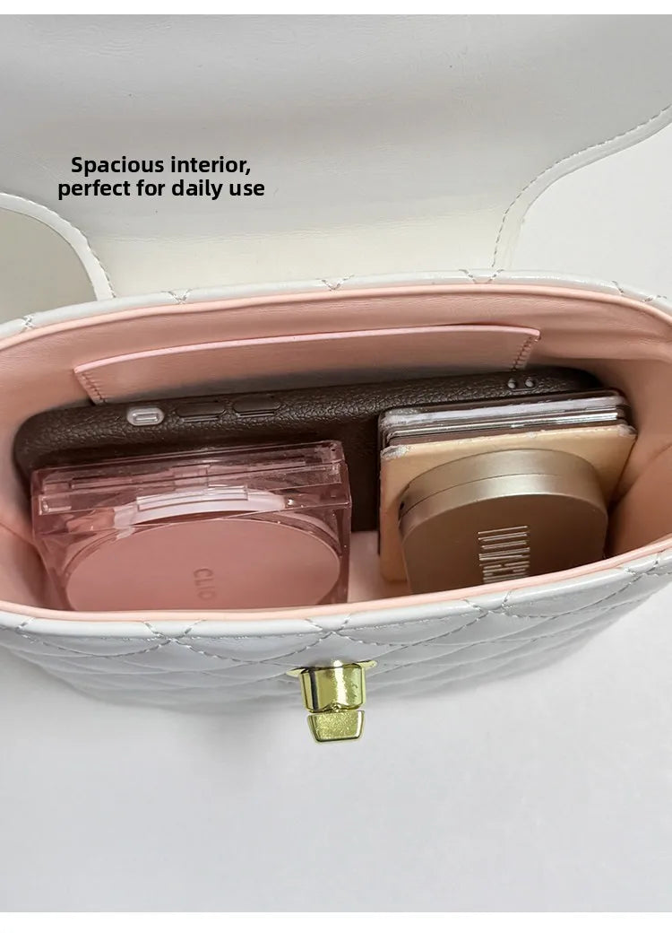 Borsa a tracolla da donna con catena a griglia di diamanti stile piccola fragranza, nuova collezione Primavera Estate 2026, elegante e sensuale