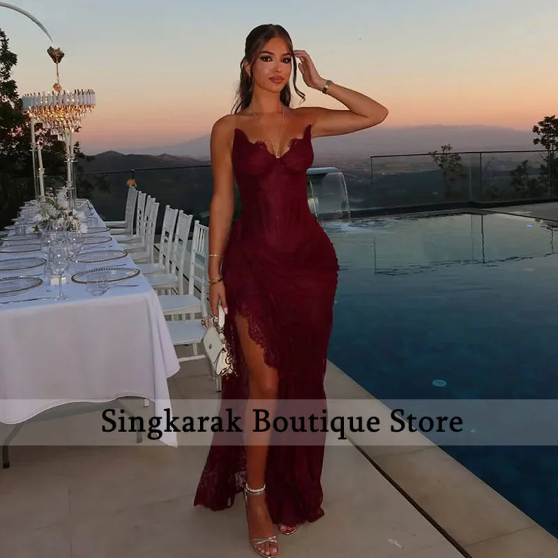 Abito da Sera Personalizzato in Pizzo Raffinato Bordeaux, Stile Sirena, Lungo fino al Pavimento, con Spacco Laterale Alto, per Cerimonie Formali