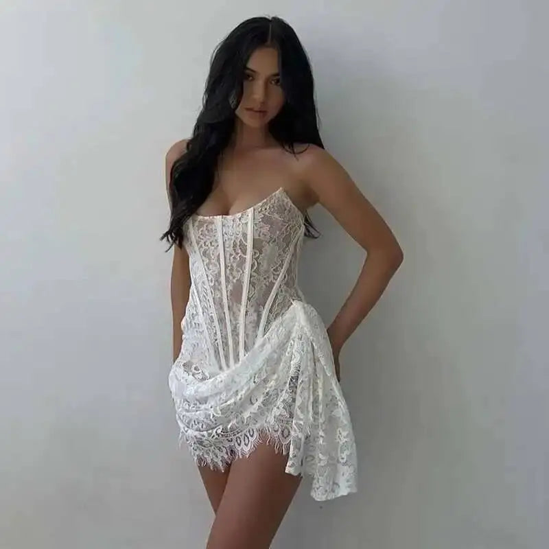 Avrilyaan Abito sexy senza spalline in pizzo bianco per le donne 2023 Vestaglie Abito da sera elegante Abito aderente Mini abito estivo Abiti