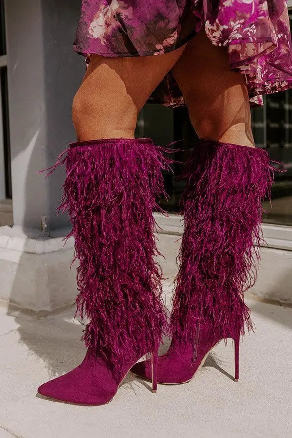 Stivali alti al ginocchio rosa / blu con punta a punta in pelliccia Stivali alti in pelle colorata con piume sexy da donna 2025 Scarpe da festa di design di lusso