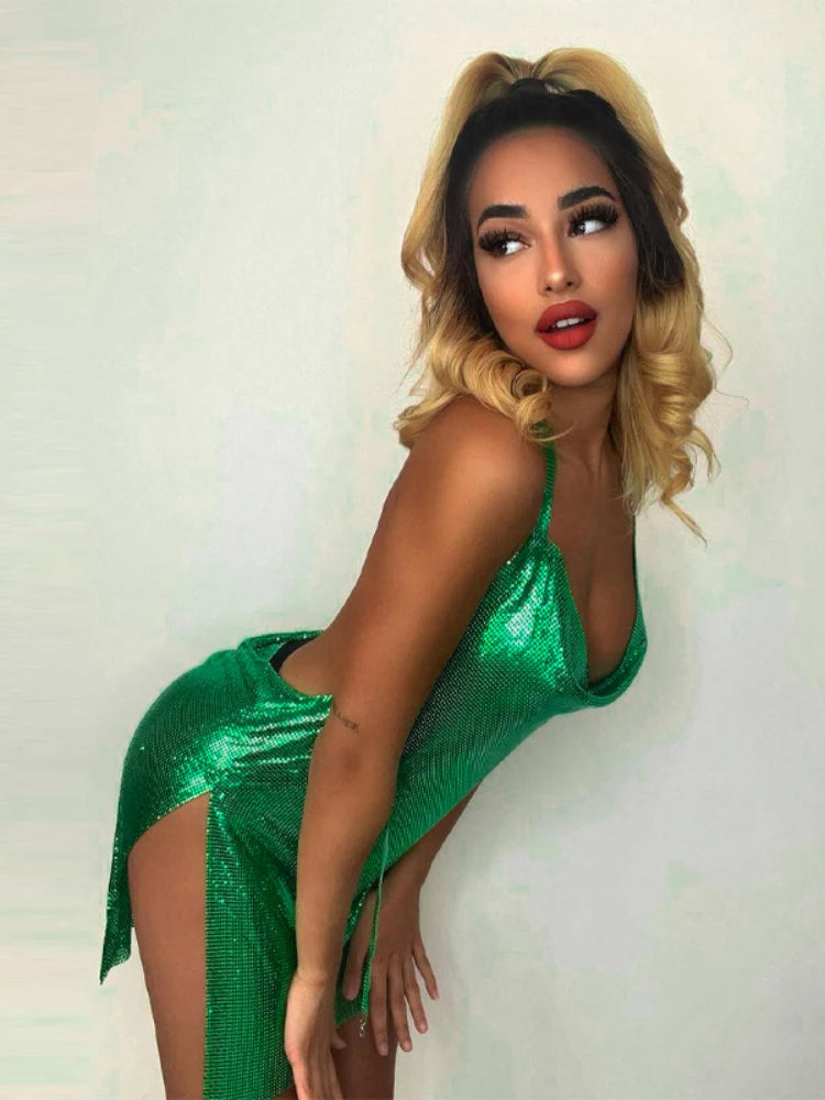 Abito corto elegante da donna sexy e alla moda con collo appeso, fondo senza schienale, abito da ballo per ragazza da festa con paillettes sul petto
