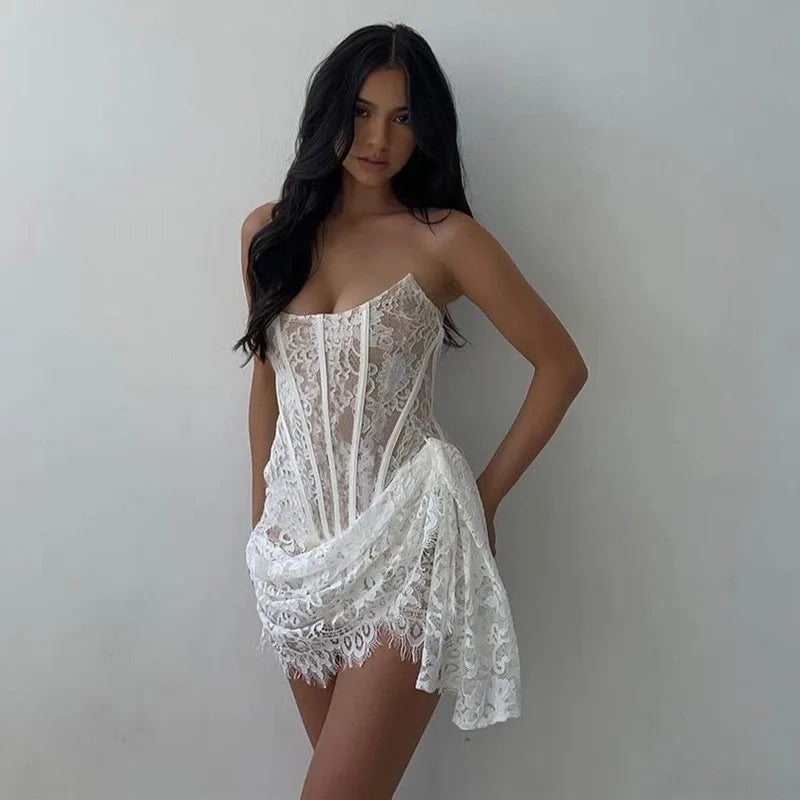 Abito sexy senza spalline in pizzo bianco / nero per le donne 2025 Abito da sera elegante in maglia Abito da festa aderente Mini abito estivo Abiti