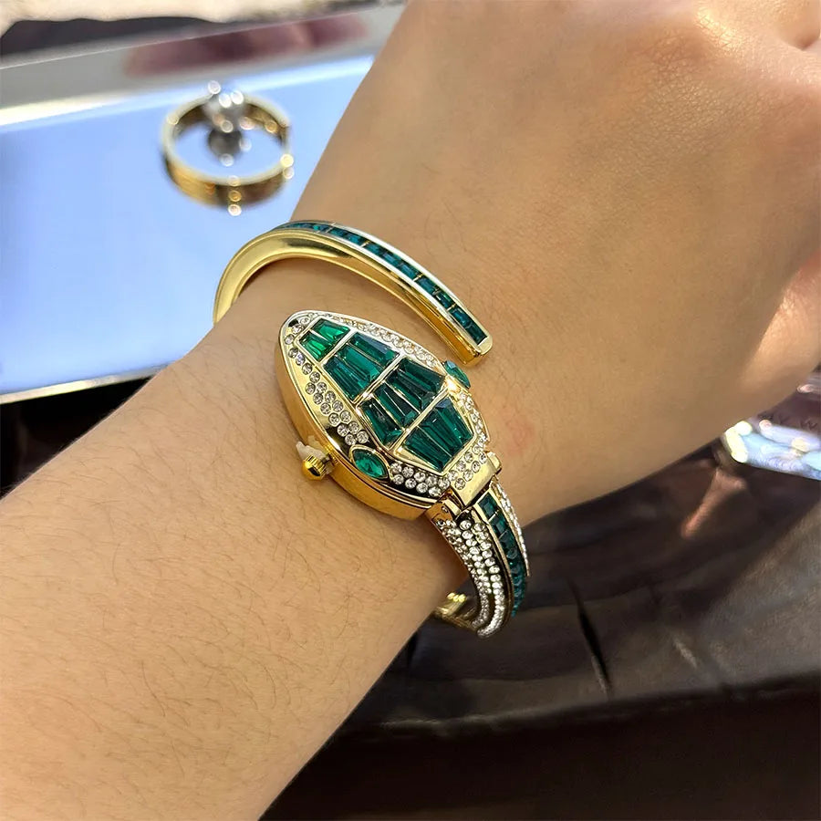 Orologio da polso a forma di serpente alla moda con diamanti incastonati di lusso per donna Elegante borsa aperta Elegante design europeo e americano