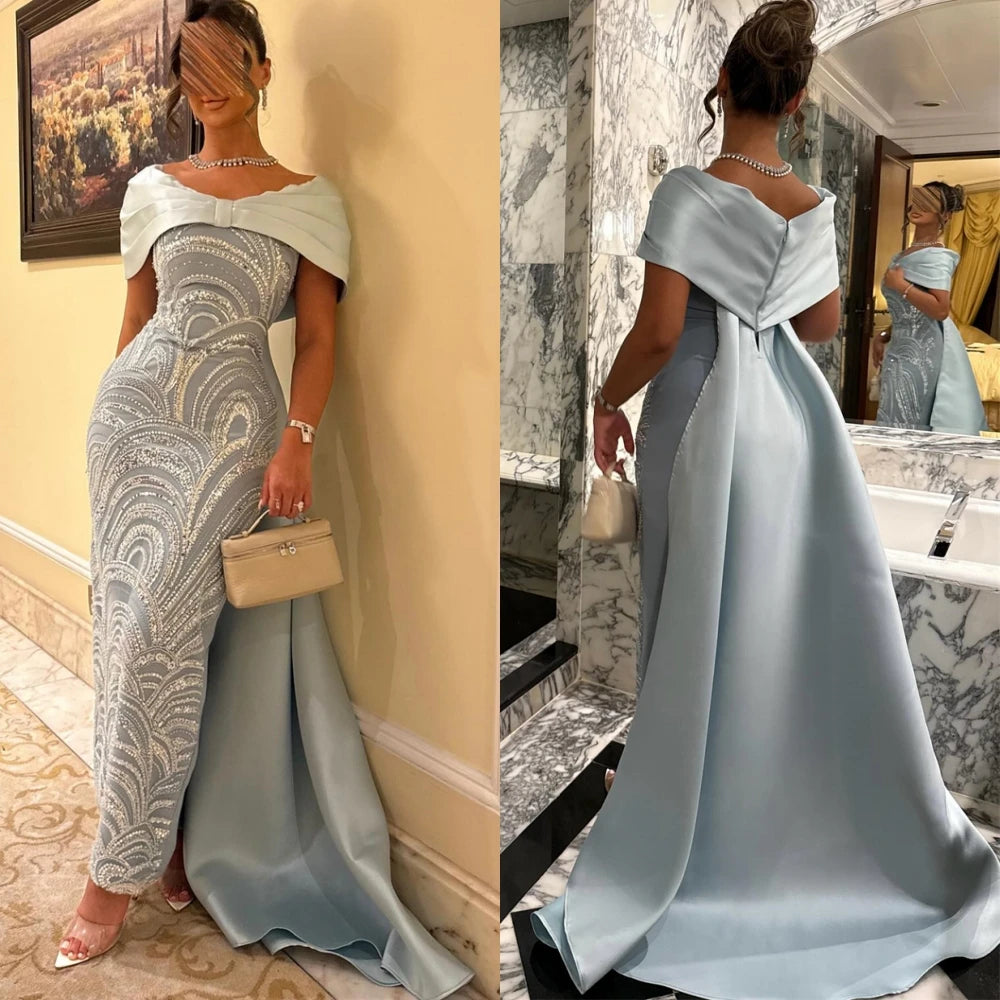 Abito da sera sexy personalizzato con scollo a barchetta in raso Abiti da ballo semplici a sirena Abiti scintillanti con strascico di corte che bordano abiti per occasioni speciali