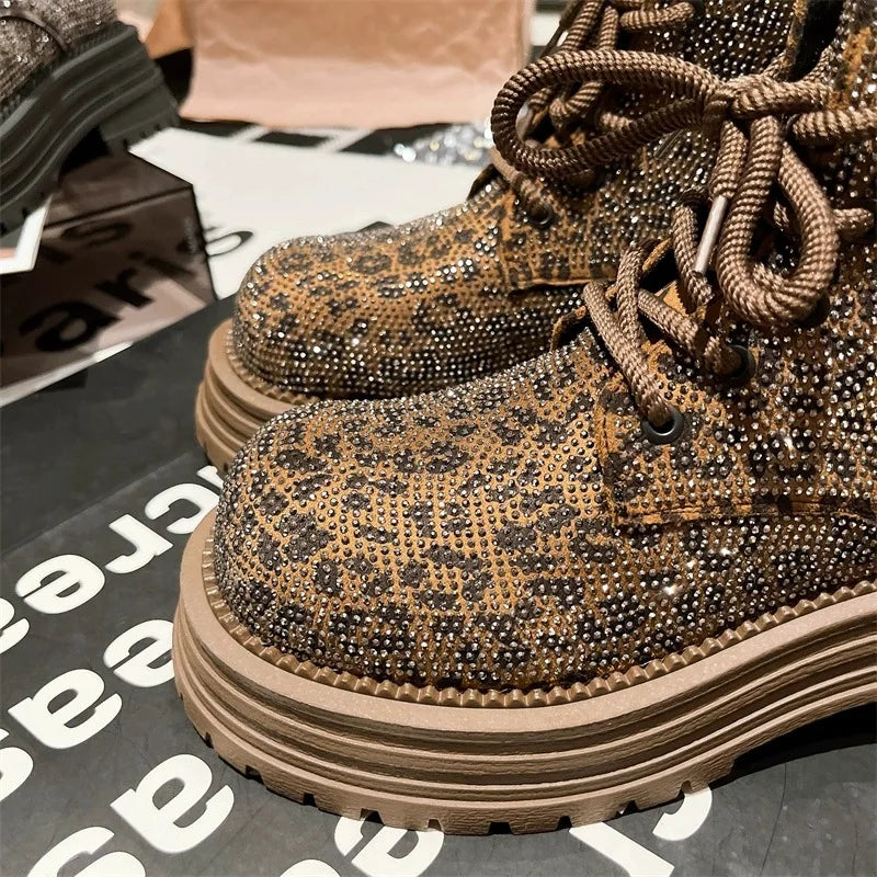 Stivali da donna invernali con stampa leopardata con lacci e strass stivaletti corti antiscivolo con piattaforma alla moda all'aperto stivali da cavaliere Botas Mujer
