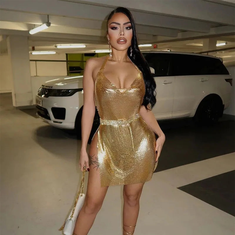 Abito corto elegante da donna sexy e alla moda con collo appeso, fondo senza schienale, abito da ballo per ragazza da festa con paillettes sul petto