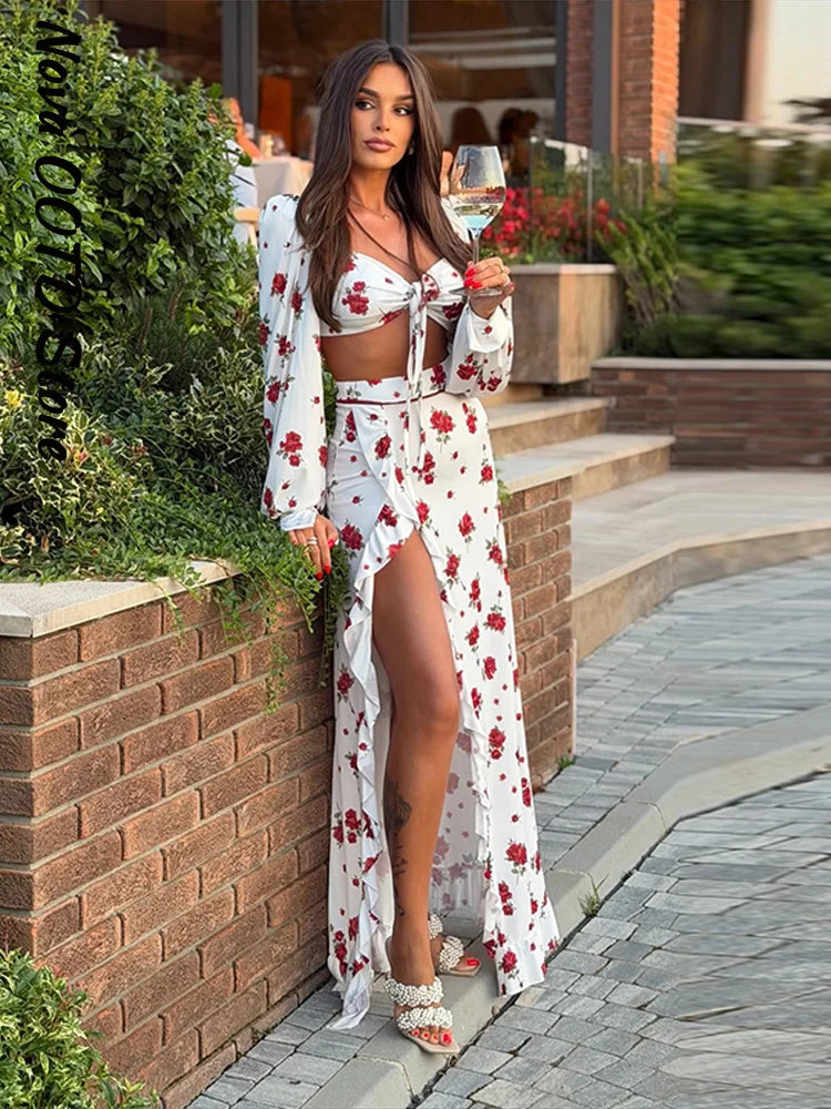 Completo da donna con stampa floreale da spiaggia, top corto a maniche lunghe con scollo quadrato e gonna lunga con spacco, nuovi outfit per feste e vacanze estive