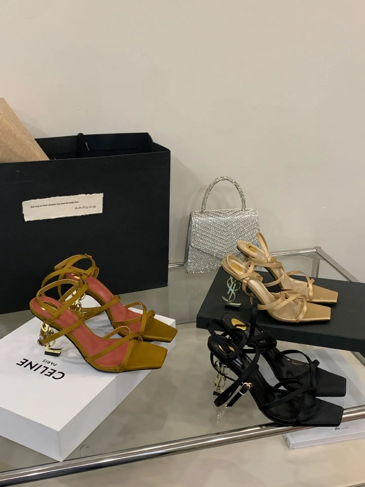 Eleganti sandali con tacco con lettera dorata, fascia incrociata, punta aperta, stile romano, tacchi alti, scarpe estive nuovo arrivo per le donne