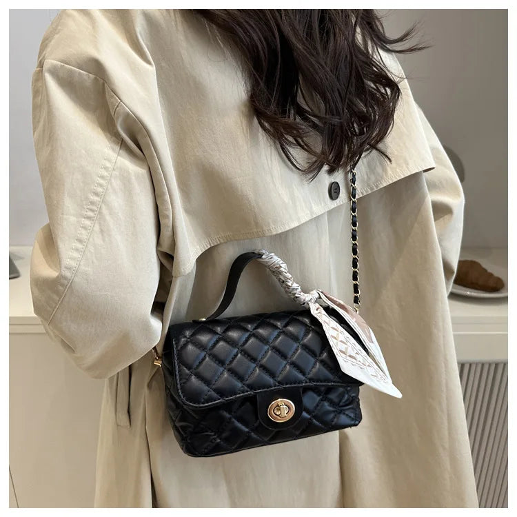 Borsa a tracolla estiva da donna, piccola e quadrata, stile elegante, nuova collezione 2026, di alta gamma, con catena e motivo a griglia