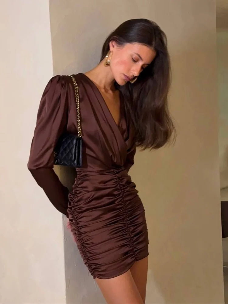 Mini abito plissettato sexy con scollo a V profondo Lady Fashion Solid Manica intera Vita stretta Abiti corti sottili Abiti da sera da donna