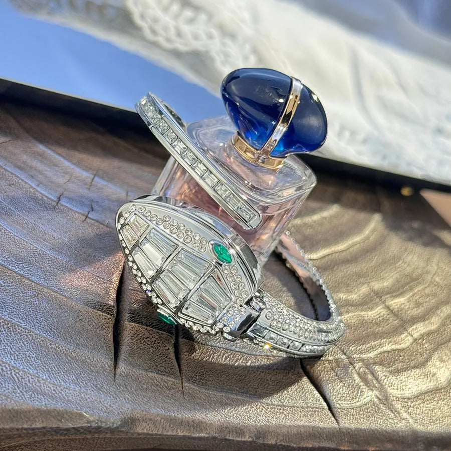 Orologio da polso a forma di serpente alla moda con diamanti incastonati di lusso per donna Elegante borsa aperta Elegante design europeo e americano