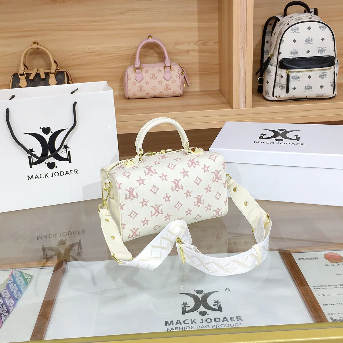Borsa Boston Chic Urbana alla Moda per Donna, Nuovo Stile 2025, Borsa a Tracolla con Motivi Floreali in Rilievo, Fodera in Poliestere
