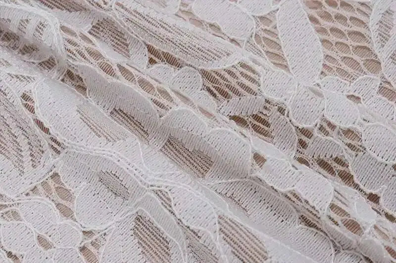 Avrilyaan Abito sexy senza spalline in pizzo bianco per le donne 2023 Vestaglie Abito da sera elegante Abito aderente Mini abito estivo Abiti