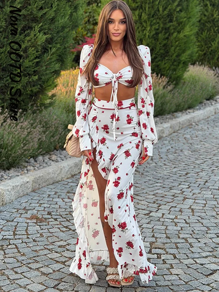 Completo da donna con stampa floreale da spiaggia, top corto a maniche lunghe con scollo quadrato e gonna lunga con spacco, nuovi outfit per feste e vacanze estive