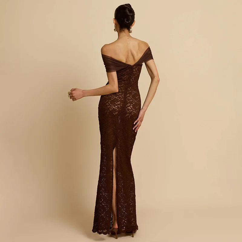 Abito lungo elegante da sera per damigella d'onore, sexy e alla moda, con scollo asimmetrico a spalla scoperta, in rete e con dettaglio avvolgente sui glutei.