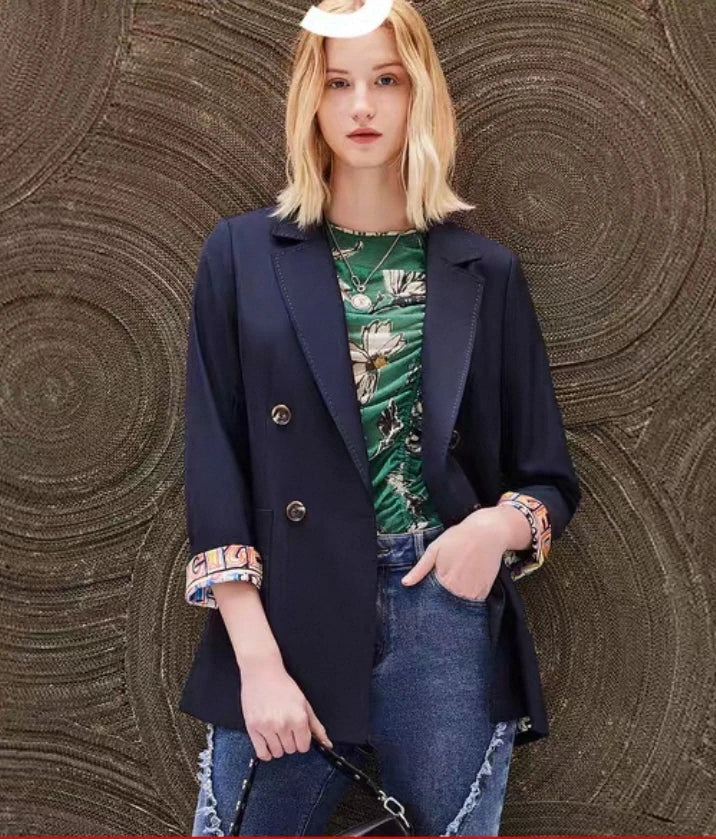 Una nuova giacca di jeans ampia e casual spagnola ricamata e color block dalla ordine di esportazione originale