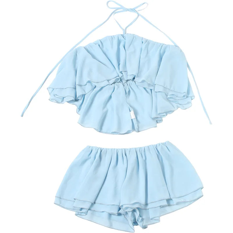Completo coordinato due pezzi da donna sexy con scollo all'americana e volant, top corto senza schienale e minigonna pantaloncino, moda estate 2026 per vacanze