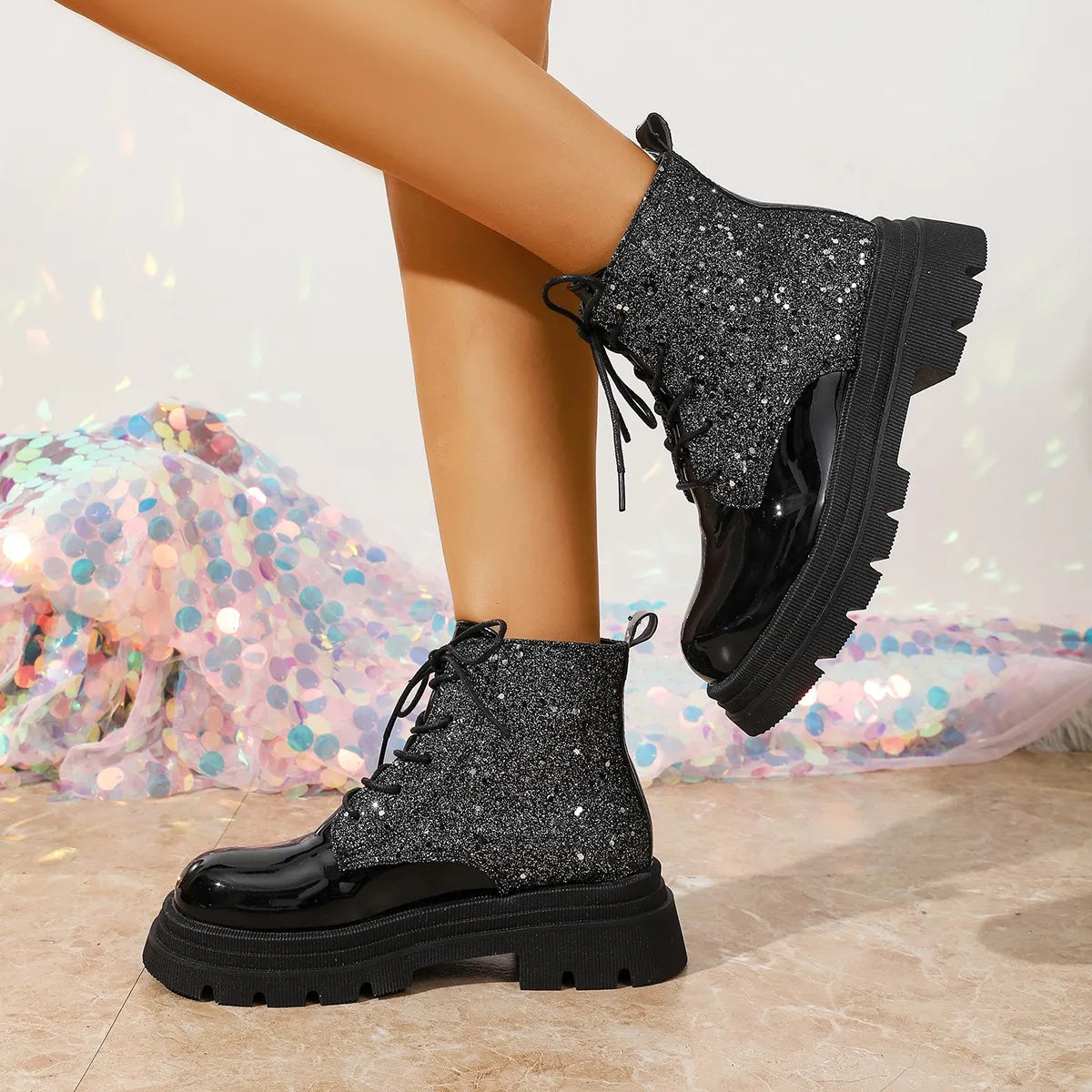 Scarpe da donna 2024 Stivali da donna alla moda argento lucido Stivali Chelsea casual e versatili Scarpe con plateau comode e calde
