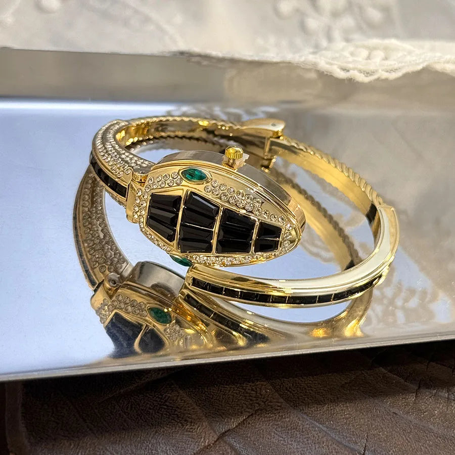 Orologio da polso a forma di serpente alla moda con diamanti incastonati di lusso per donna Elegante borsa aperta Elegante design europeo e americano