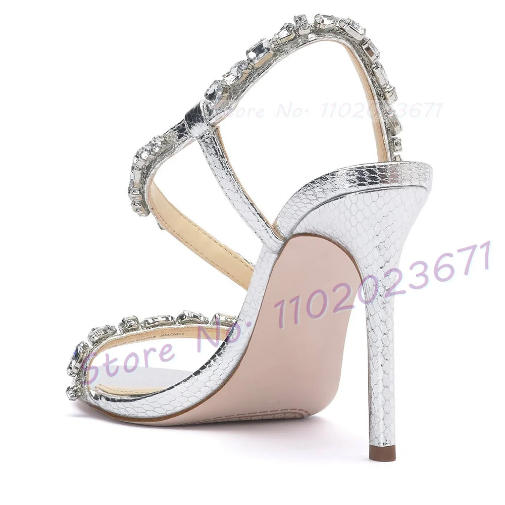 Sandali con cinturino incrociato in cristallo rosso Sandali da donna con motivo serpente Slingback Tacchi alti Scarpe dorate Sandali eleganti scintillanti da festa casual da donna