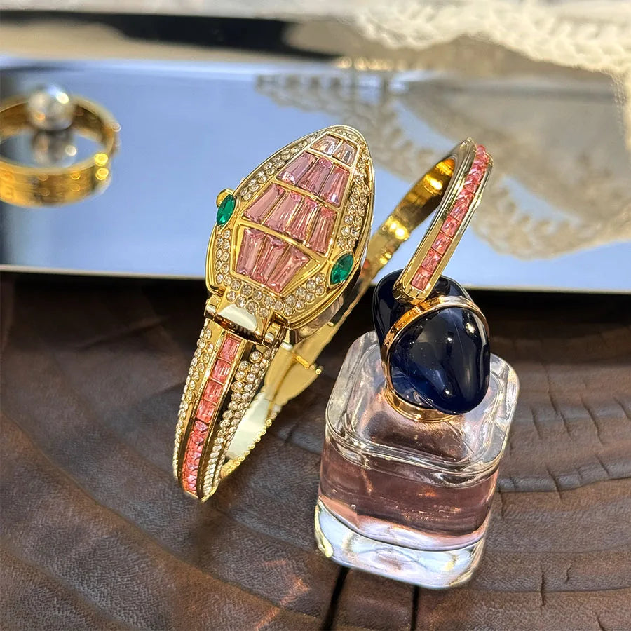 Orologio da polso a forma di serpente alla moda con diamanti incastonati di lusso per donna Elegante borsa aperta Elegante design europeo e americano