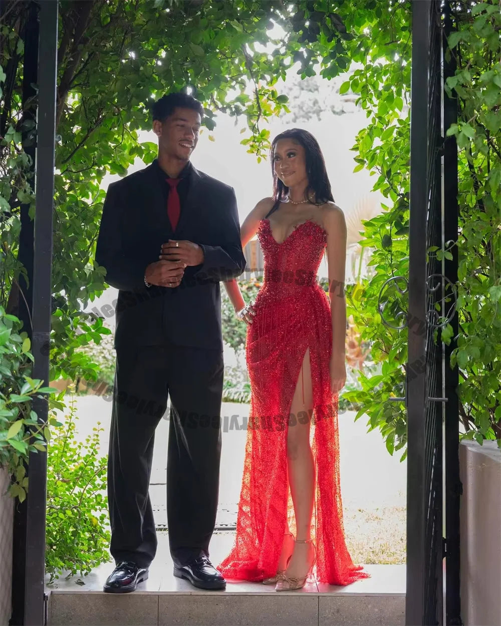 Abito da ballo rosso personalizzato con corsetto a tromba, spacco laterale alto, pieghe, senza maniche, Vestidos De Noche, lungo fino al pavimento, formale da sera