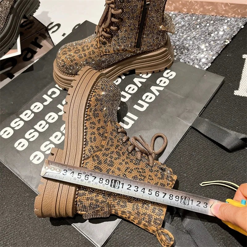 Stivali da donna invernali con stampa leopardata con lacci e strass stivaletti corti antiscivolo con piattaforma alla moda all'aperto stivali da cavaliere Botas Mujer