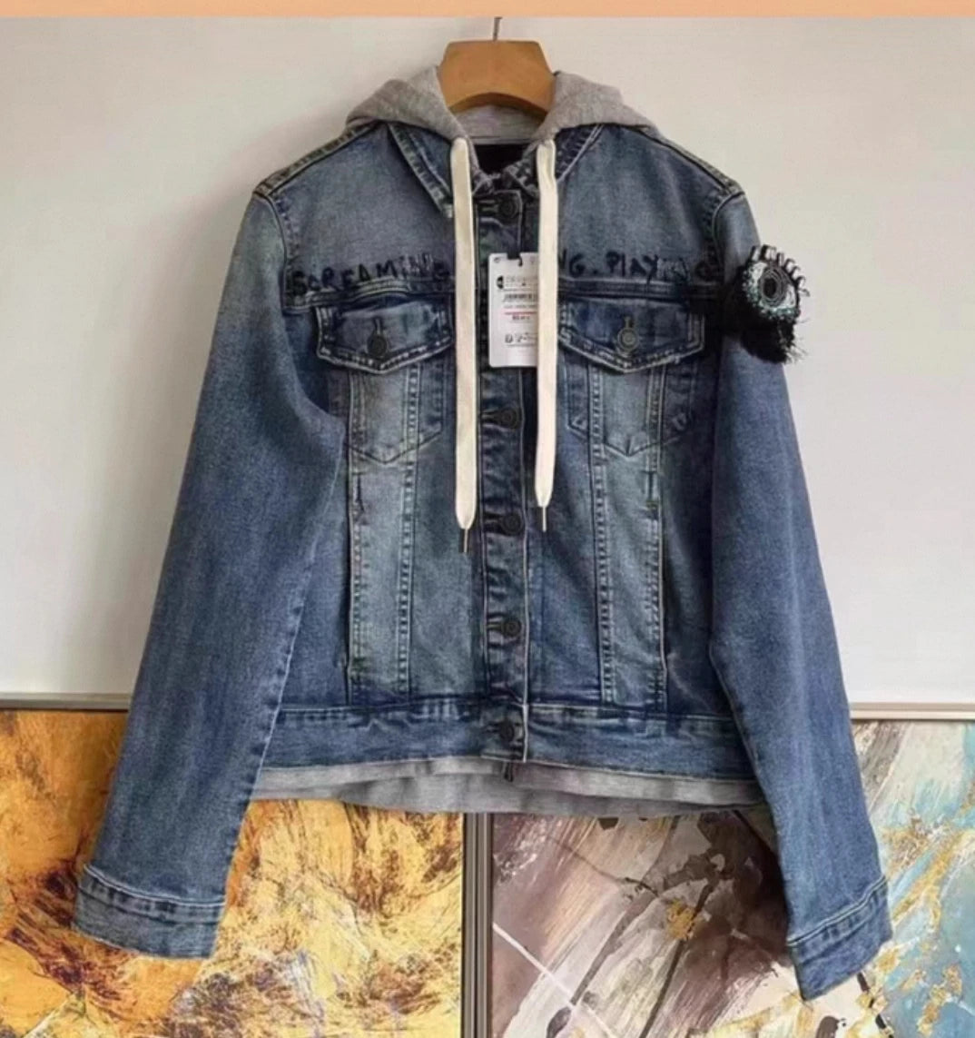 Una nuova giacca di jeans ampia e casual spagnola ricamata e color block dalla ordine di esportazione originale