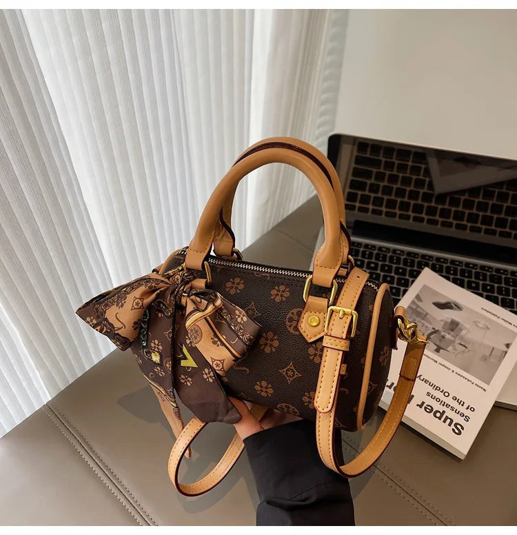 Borsa a Spalla Stile Boston 2026 Nuova Collezione Donna, Stampa Sensuale, Versatile, Borsa a Tracolla Singola a Cuscino, Design in Piccole Serie, Borsa a Mano