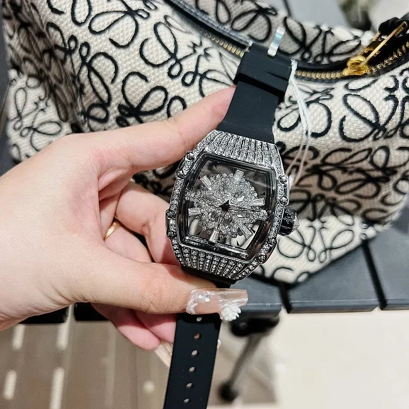 Orologio da donna di marca di lusso con fiocco di neve, strass, quadrante rotante con diamanti per orologio sportivo al quarzo da donna con cinturino in silicone