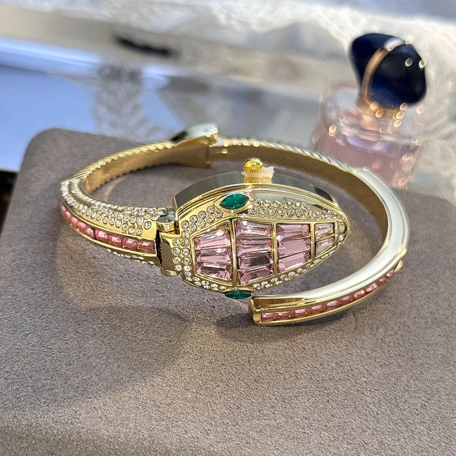 Orologio da polso a forma di serpente alla moda con diamanti incastonati di lusso per donna Elegante borsa aperta Elegante design europeo e americano